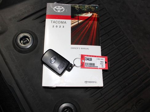 Used 2023 Toyota Tacoma TRD Sport w/ TRD Premium Sport Package AWD/4WD image 28