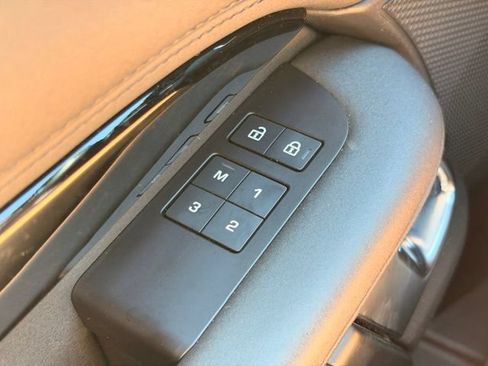 Used 2024 Land Rover Discovery S AWD/4WD image 26