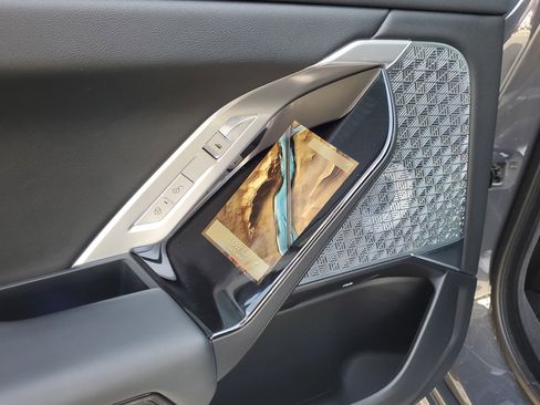 Used 2023 BMW 760i xDrive image 13