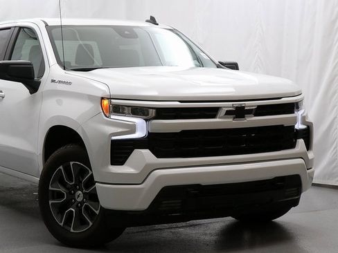 Used 2024 Chevrolet Silverado 1500 RST image 2