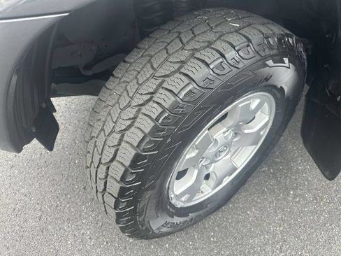 Used 2015 Toyota Tacoma 4x4 Double Cab w/ SR5 Package image 16