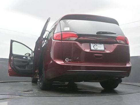 Used 2020 Chrysler Pacifica Touring w/ S Appearance Package FWD image 58