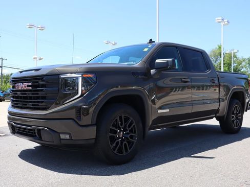 Used 2024 GMC Sierra 1500 Elevation AWD/4WD image 8