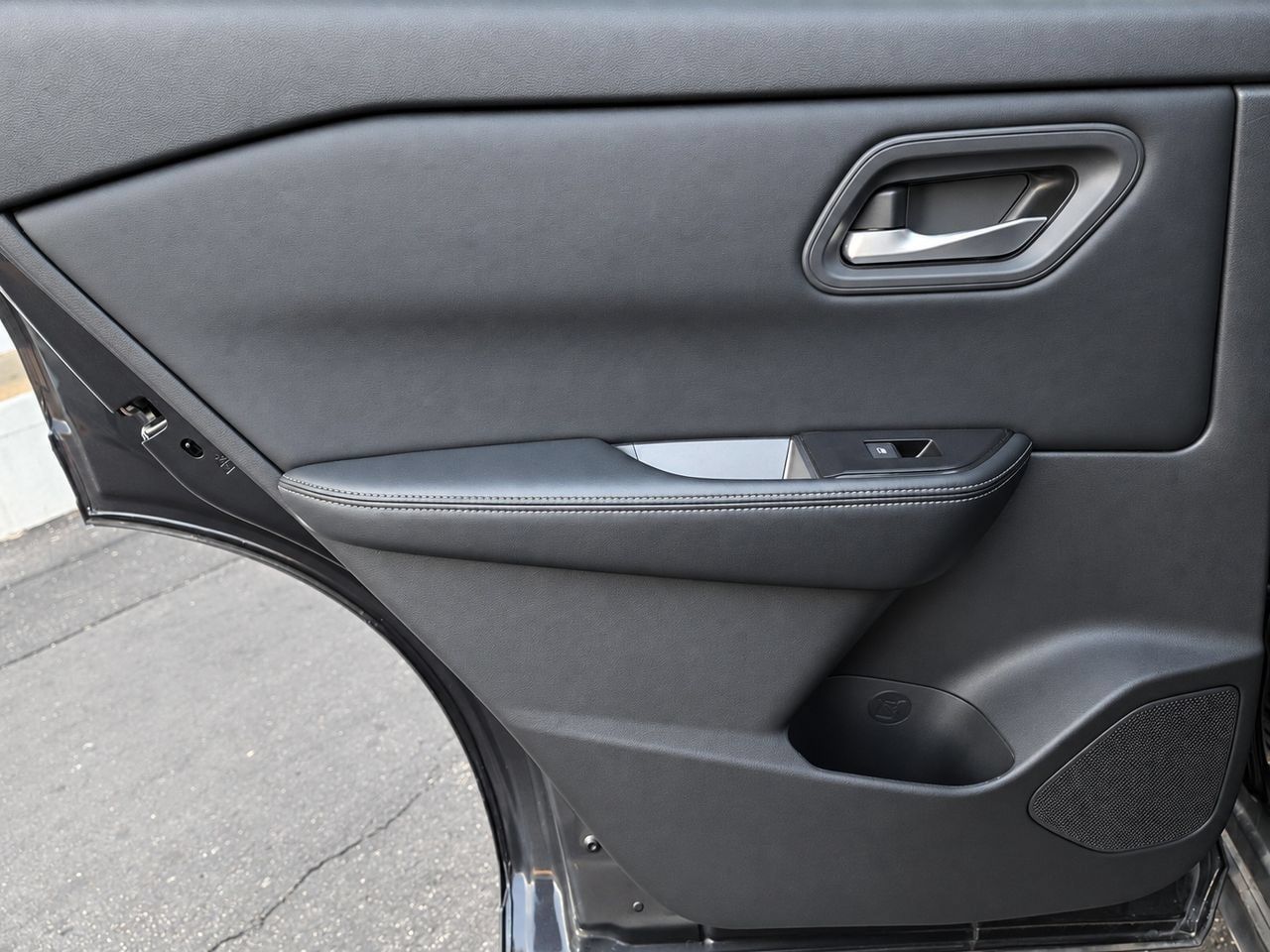Used 2025 Nissan Rogue SV AWD/4WD image 31