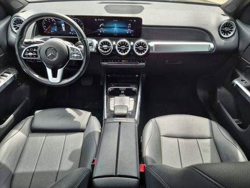 Used 2022 Mercedes-Benz GLB 250 w/ Premium Package Lite image 11