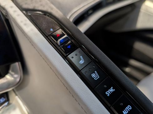 Used 2021 Chevrolet Corvette Stingray Preferred Conv w/ 2LT image 18