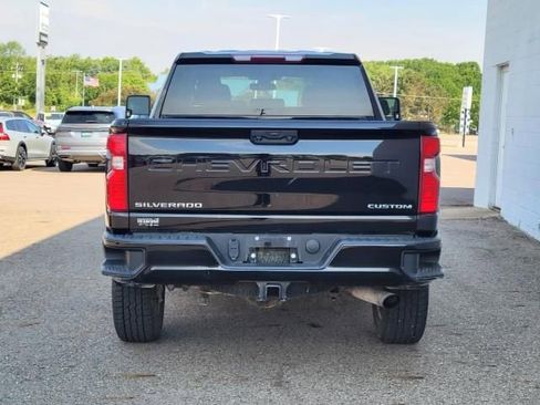 Used 2022 Chevrolet Silverado 2500 Custom w/ Custom Value Package AWD/4WD image 6