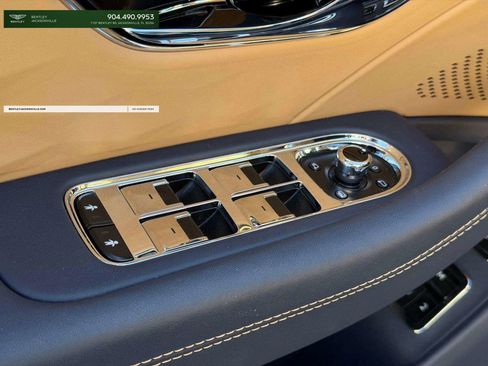 Used 2025 Bentley Flying Spur Plug-In Hybrid AWD/4WD image 52