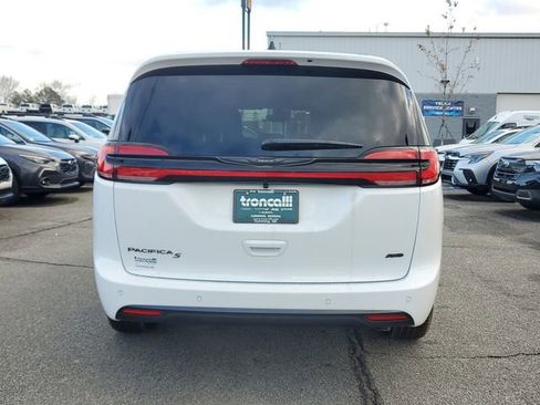 New 2026 Chrysler Pacifica Select image 5