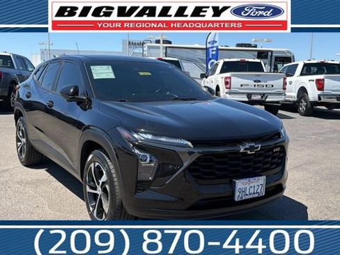 Used 2024 Chevrolet Trax RS w/ Sunroof Package FWD image 1