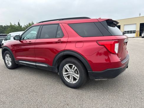 Used 2020 Ford Explorer XLT w/ Equipment Group 202A AWD/4WD image 3