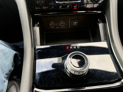 Used 2023 Jeep Grand Cherokee L Laredo image 16