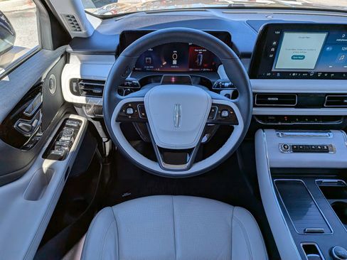 Used 2025 Lincoln Aviator Reserve image 19