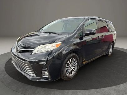 Used 2018 Toyota Sienna XLE
