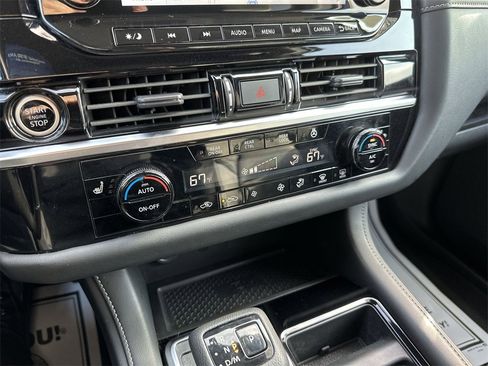 Used 2024 Nissan Pathfinder SL image 19