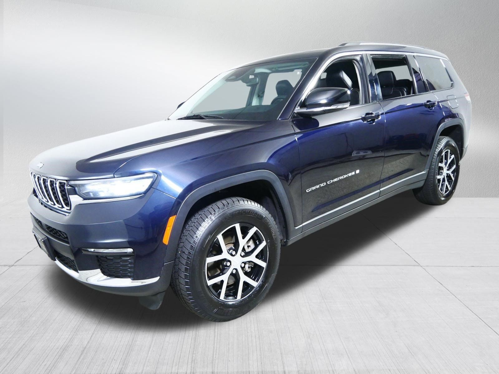 Used 2023 Jeep Grand Cherokee L Limited AWD/4WD image 3