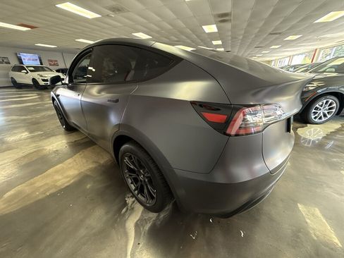 Used 2023 Tesla Model Y AWD image 5