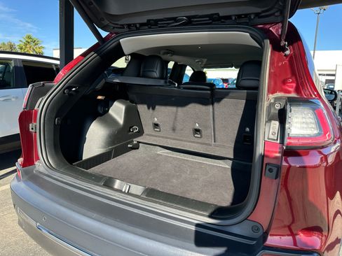 Used 2019 Jeep Cherokee Limited FWD image 27