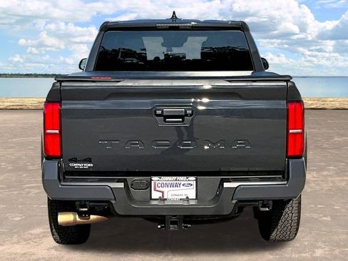 Used 2025 Toyota Tacoma TRD Off-Road AWD/4WD image 7