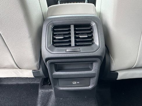 New 2025 Volkswagen Taos SE image 8