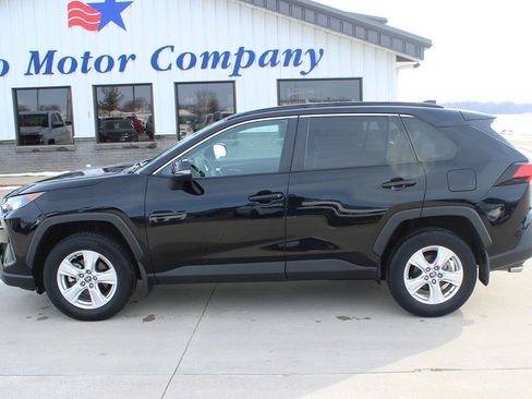 Used 2021 Toyota RAV4 XLE w/ XLE Grade Weather Package image 8