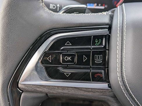 Used 2023 Jeep Grand Cherokee Overland w/ Adv Protech Group III AWD/4WD image 21