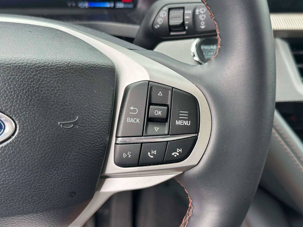 Used 2026 Ford Explorer Active AWD/4WD image 22