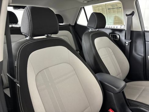 Used 2025 Hyundai Venue SEL FWD image 31