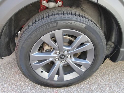 Used 2024 Ford Explorer XLT w/ Equipment Group 202A AWD/4WD image 9