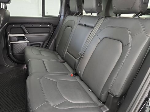 Used 2024 Land Rover Defender 110 SE image 13
