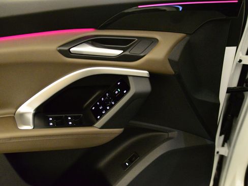 Certified 2025 Audi Q5 Premium w/ Convenience Package image 9