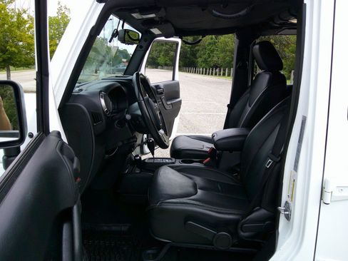 Used 2018 Jeep Wrangler Unlimited Sahara AWD/4WD image 47