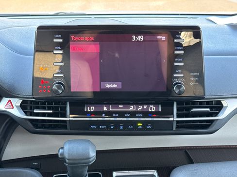 Certified 2024 Toyota Sienna LE image 23