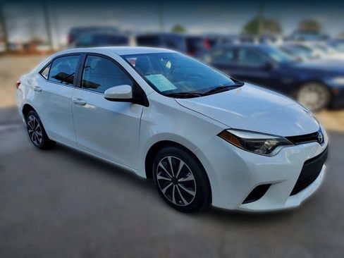 Used 2015 Toyota Corolla LE FWD image 10
