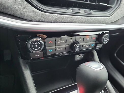 New 2026 Jeep Compass Latitude image 16