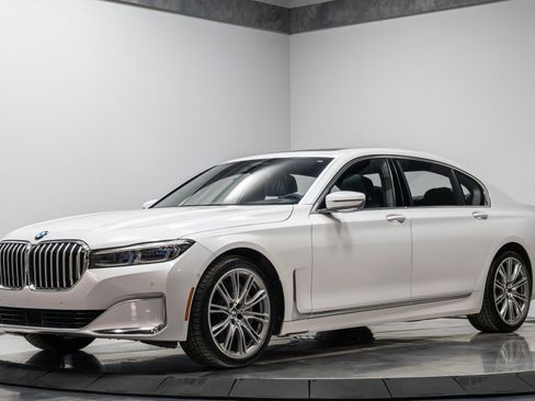 Used 2020 BMW 750i xDrive image 2