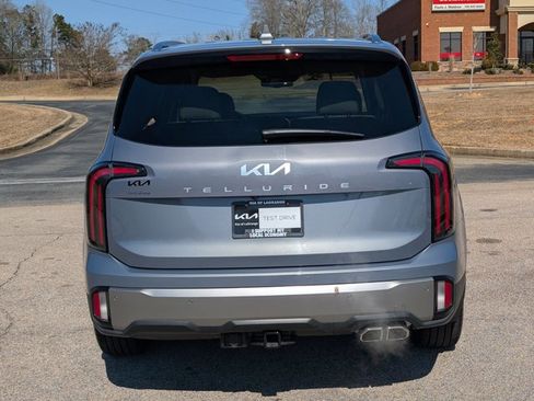Used 2024 Kia Telluride EX w/ EX Captain's Chair Package image 8