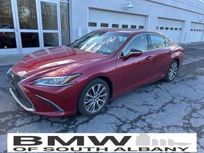 Used 2019 Lexus ES 300h w/ Premium Package