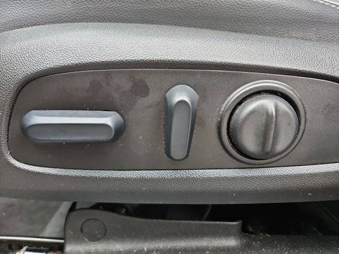 Used 2019 Chevrolet Equinox Premier FWD image 21