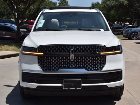 New 2026 Lincoln Navigator L Reserve AWD/4WD image 2