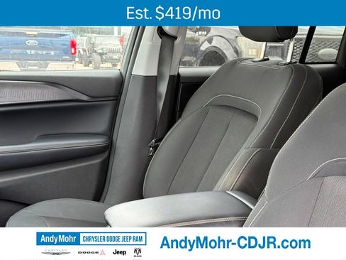 Used 2023 Jeep Grand Cherokee Laredo AWD/4WD image 11