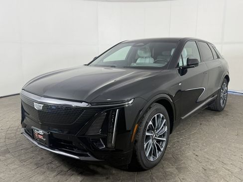 Used 2024 Cadillac Lyriq Sport AWD/4WD image 3