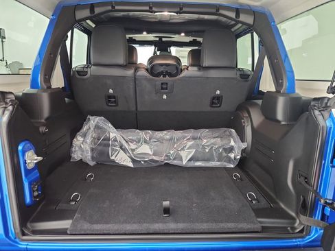 New 2026 Jeep Wrangler Unlimited Rubicon w/ Whitecap Package AWD/4WD image 29