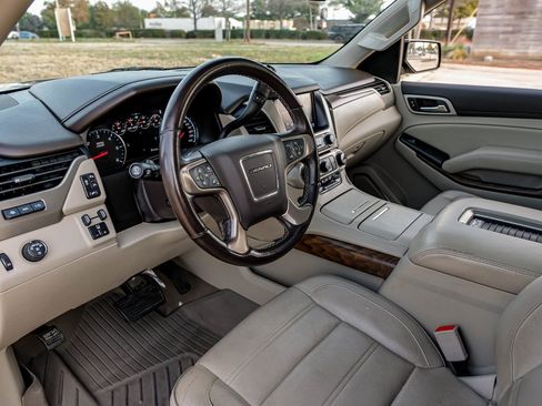 Used 2019 GMC Yukon Denali w/ Open Road Package image 3