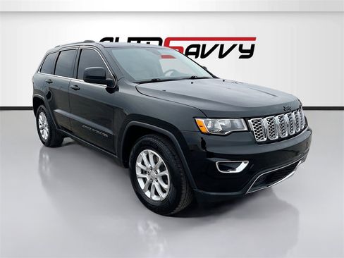 Used 2021 Jeep Grand Cherokee Laredo image 1