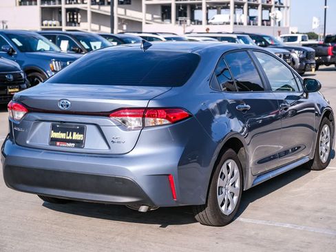 Used 2025 Toyota Corolla LE FWD image 4