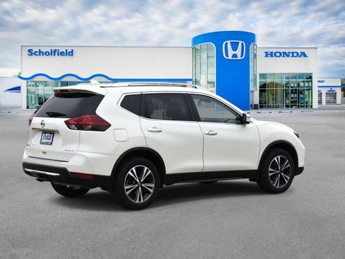 Used 2019 Nissan Rogue SV w/ Sun & Sound Touring Package image 3