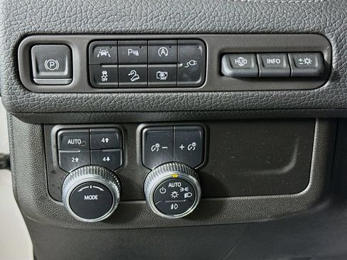 Used 2022 GMC Yukon XL Denali AWD/4WD image 10