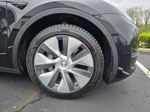 Used 2021 Tesla Model Y Long Range image 5