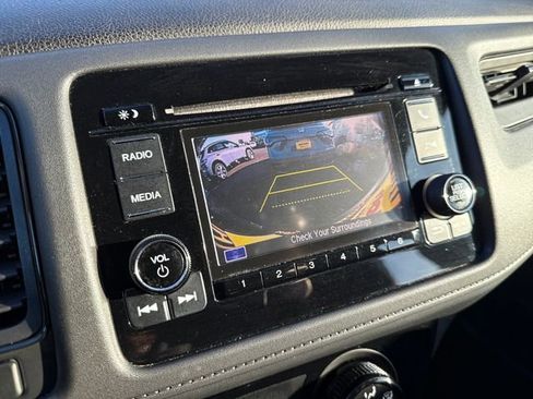 Used 2019 Honda HR-V LX image 10